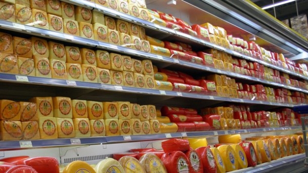 Украинцы стали больше есть импортного сыра